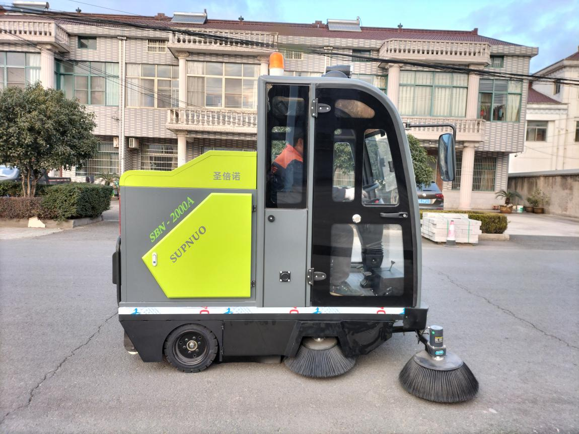 桐乡“全新南京大多利卡8方清扫车：助力城市清洁，提升城市形象”